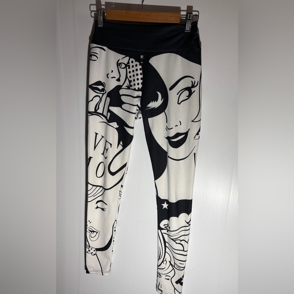 Black and White Graphic Leggings